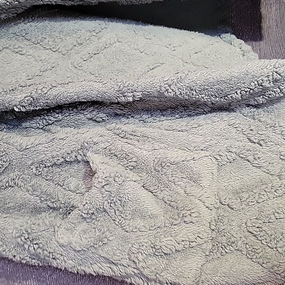 Kookaburra by Ugg Embossed Sherpa Vest Size Lg - Picture 2 of 9